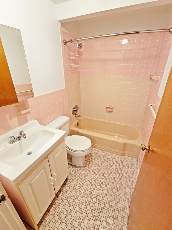 35 Saint Paul St, Brookline Village