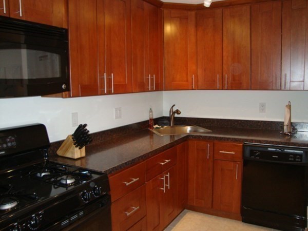 8 Whittier Pl, West End