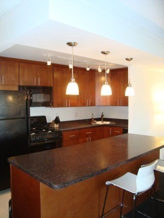 8 Whittier Pl, West End