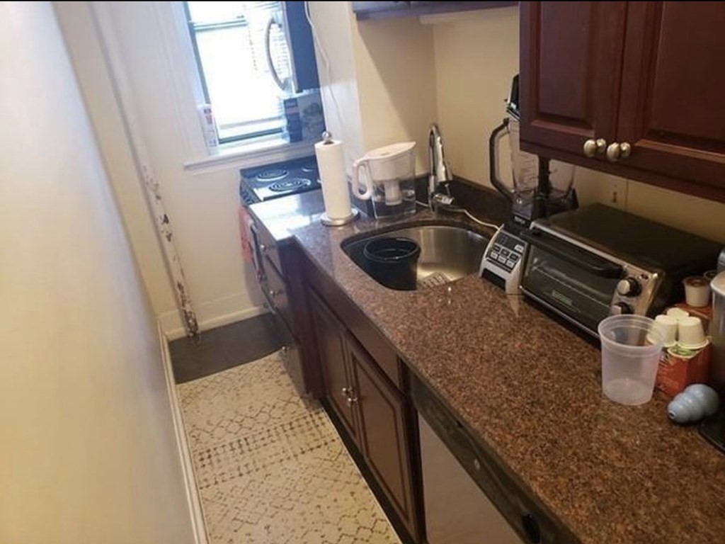 137 Peterborough St, Fenway