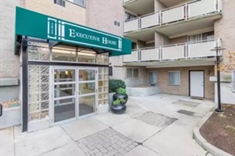 1025 Hancock St