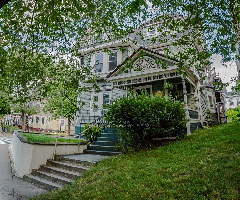 97 College Ave, Davis Square