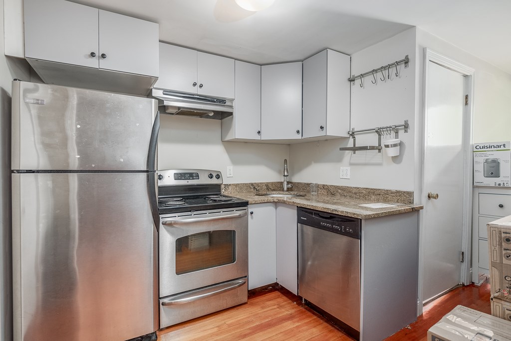 97 College Ave, Davis Square