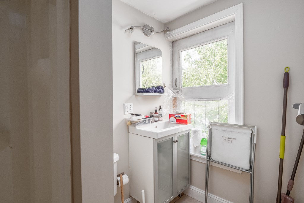 97 College Ave, Davis Square