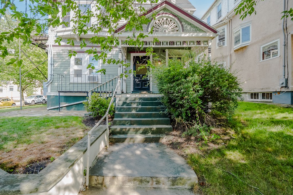 97 College Ave, Davis Square