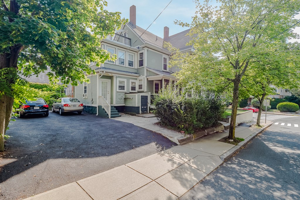 97 College Ave, Davis Square