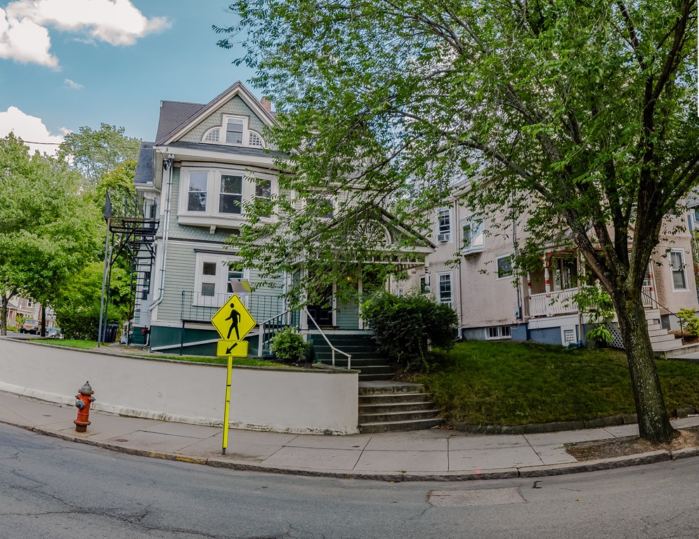 97 College Ave, Davis Square