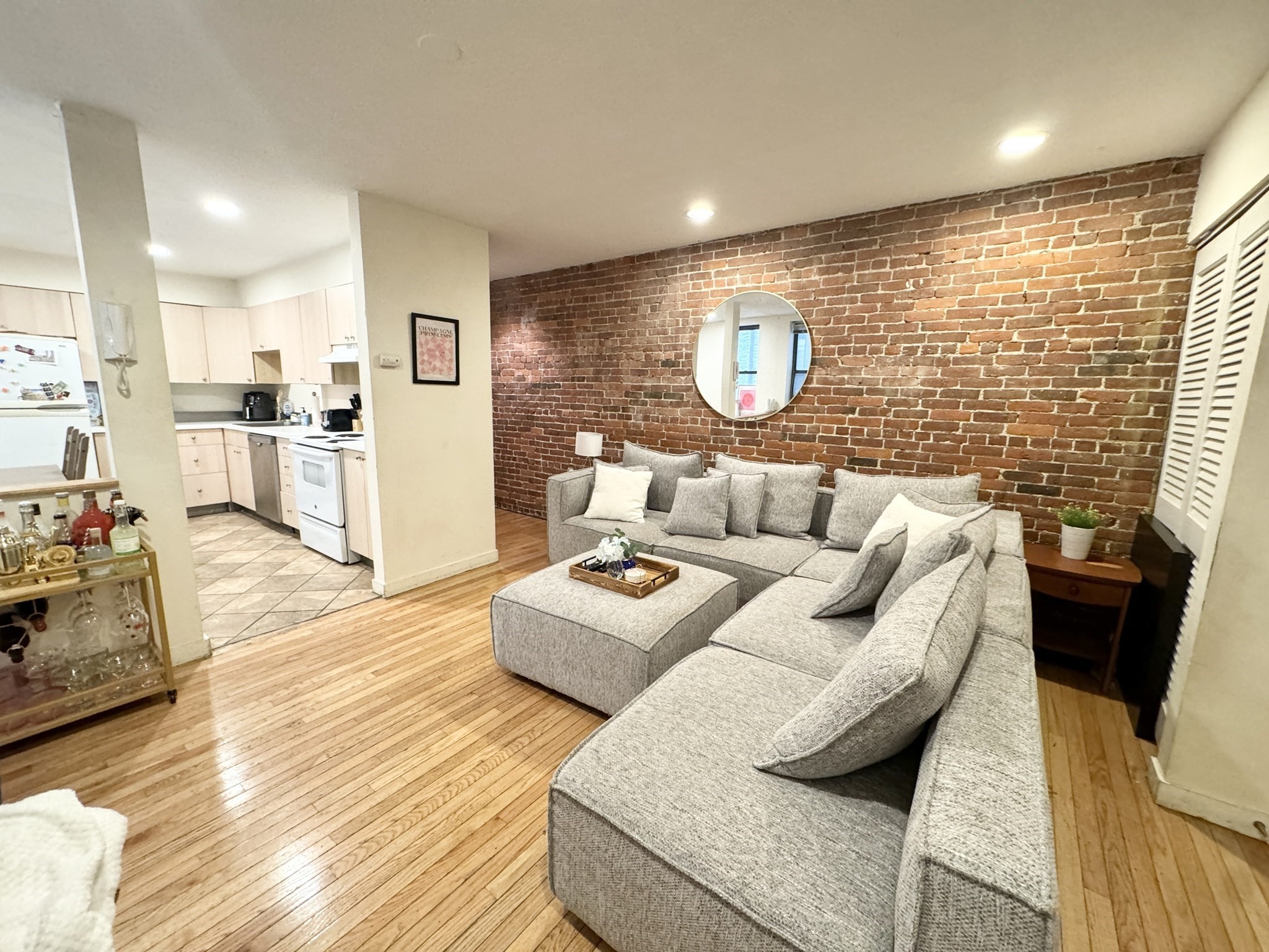 71 Gainsborough St, Fenway