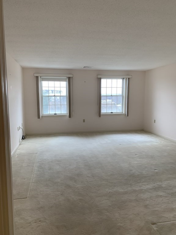 70 Weatherly Dr, Salem