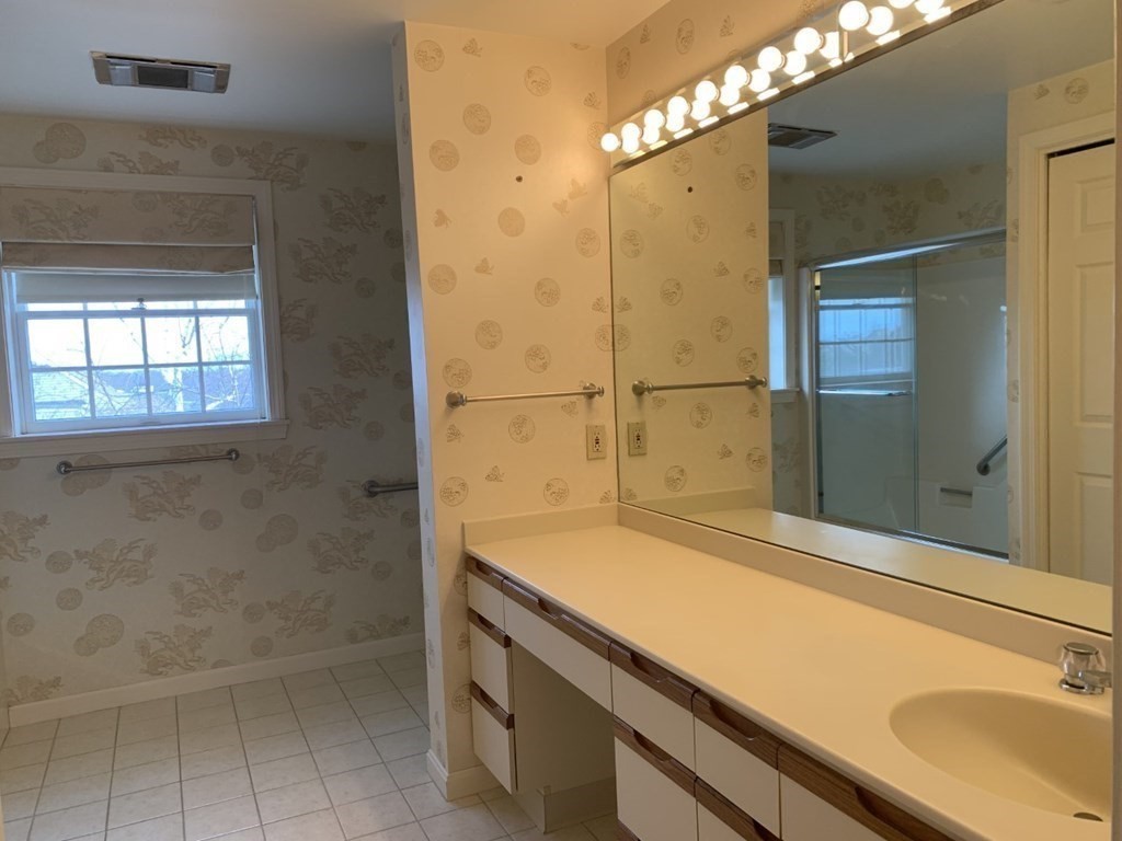 70 Weatherly Dr, Salem