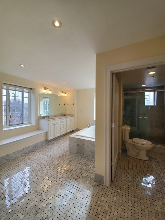 20 Chapel St, Longwood