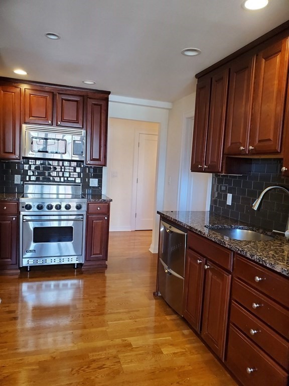 20 Chapel St, Longwood