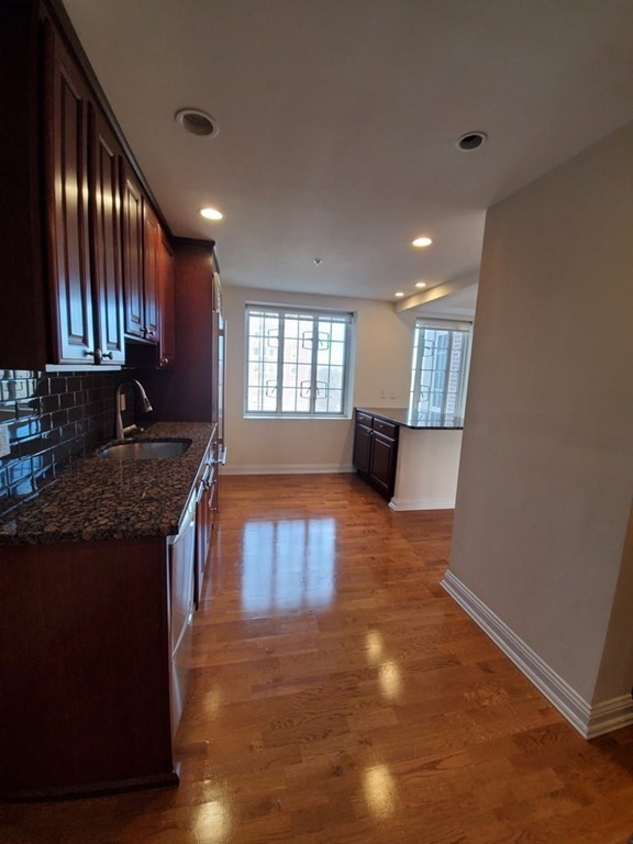 20 Chapel St, Longwood