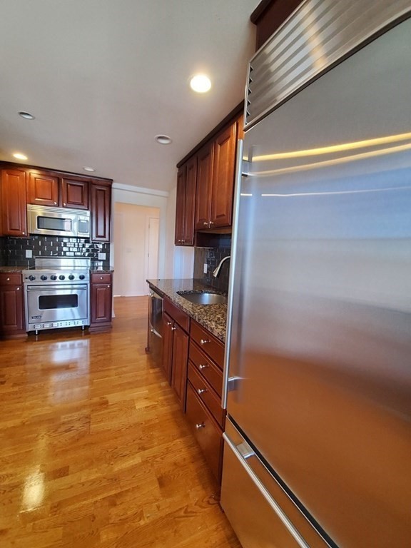 20 Chapel St, Longwood