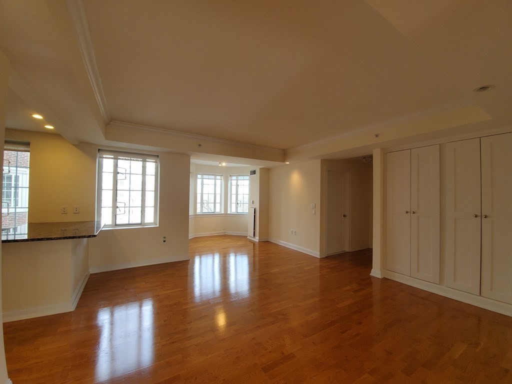 20 Chapel St, Longwood