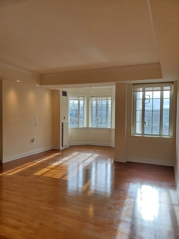 20 Chapel St, Longwood