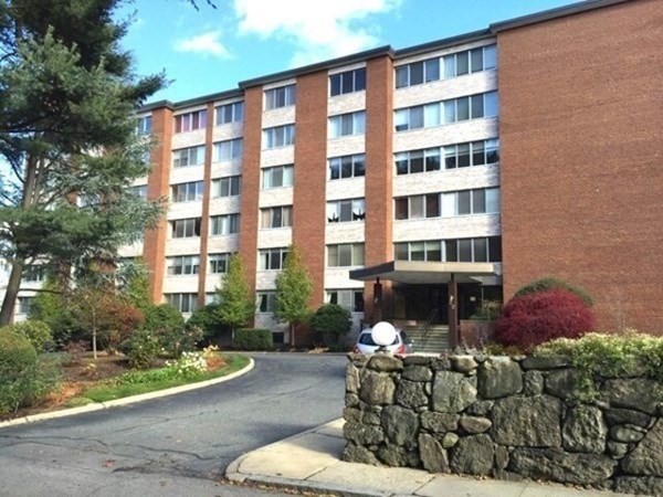 22 Chestnut Pl, Brookline Village