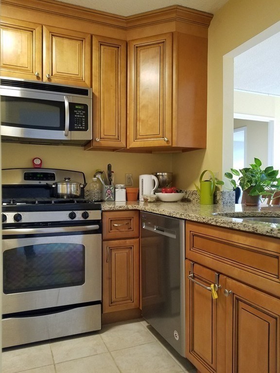 77 Pond Ave, Longwood