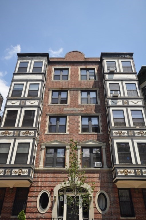 75 Burbank St, Fenway