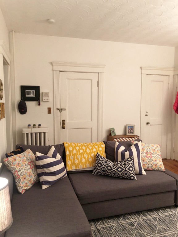 15 Parkman St, Longwood