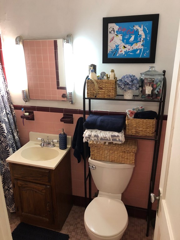 15 Parkman St, Longwood