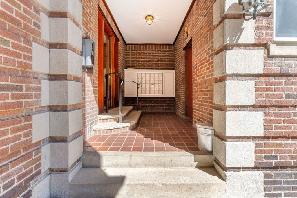 41 Linneaen St, North Cambridge