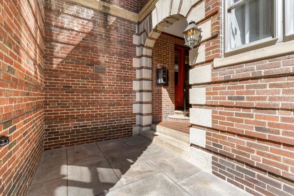 41 Linneaen St, North Cambridge