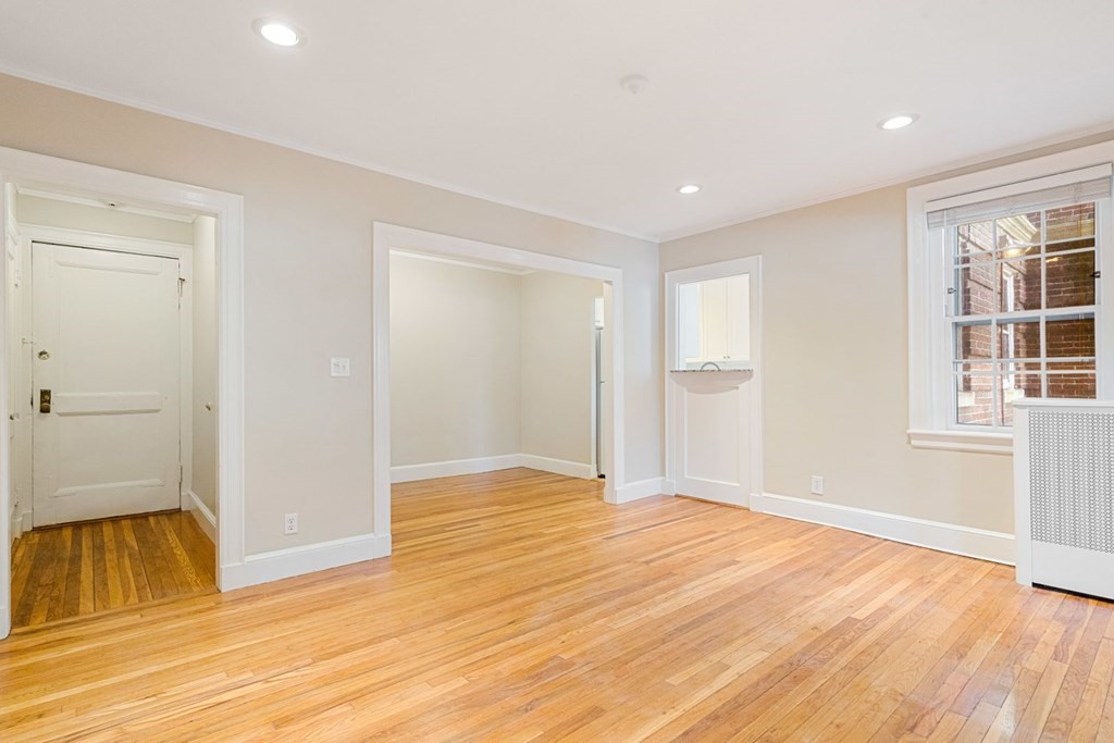 41 Linneaen St, North Cambridge