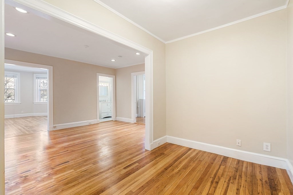 41 Linneaen St, North Cambridge