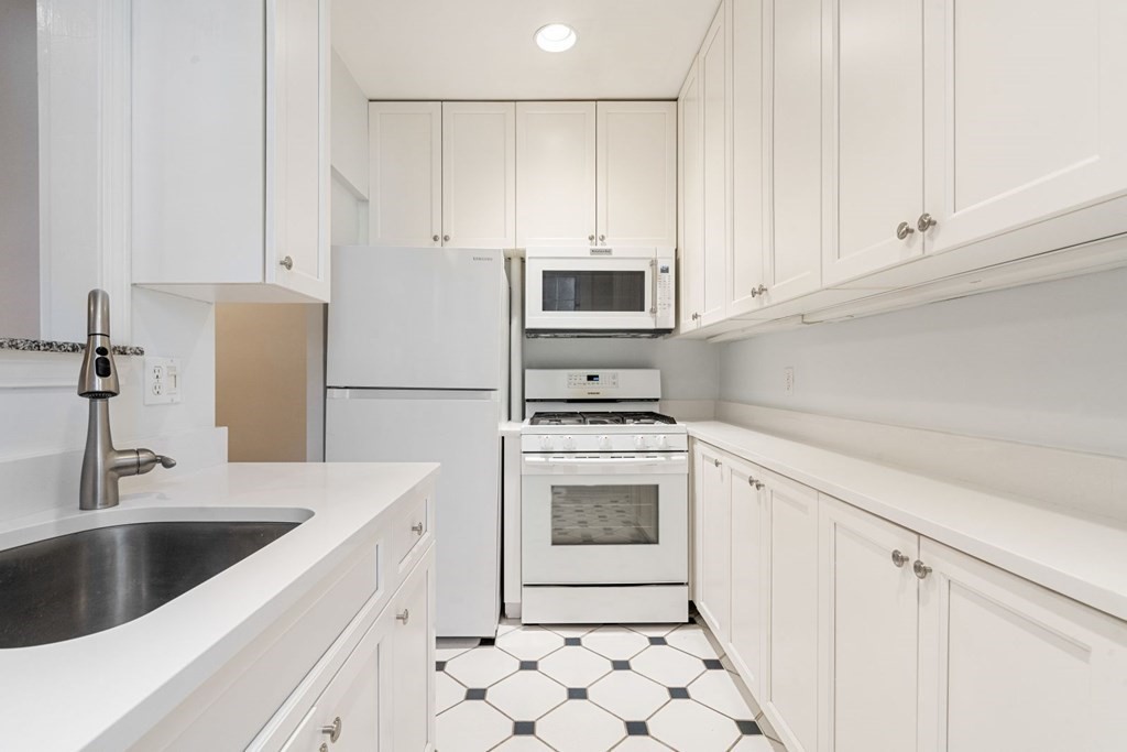 41 Linneaen St, North Cambridge