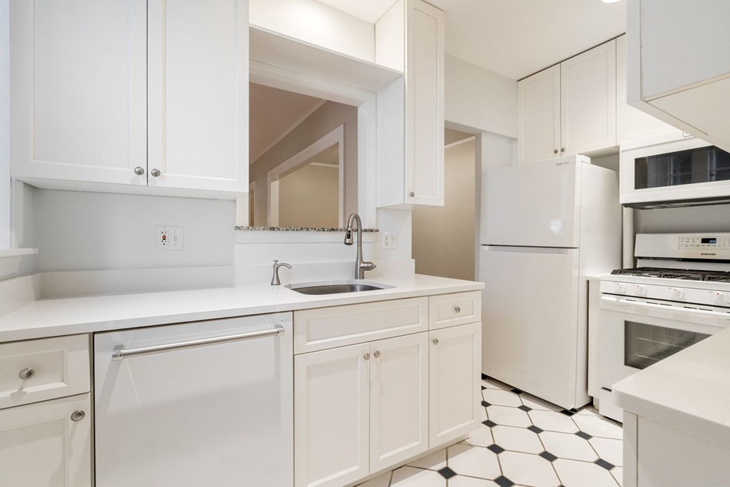 41 Linneaen St, North Cambridge