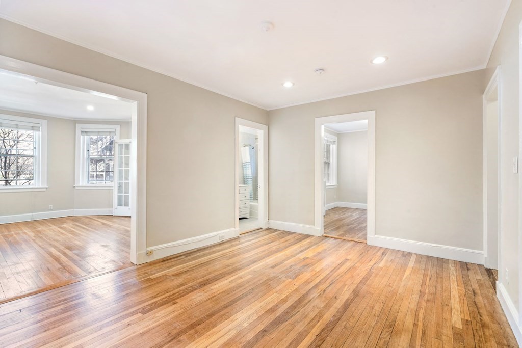 41 Linneaen St, North Cambridge