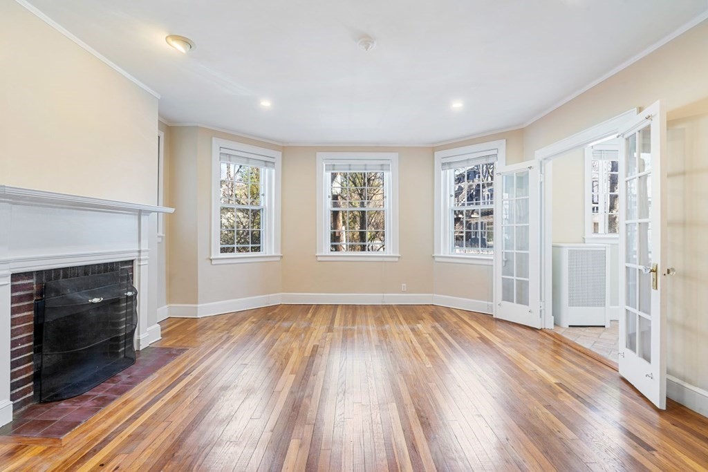 41 Linneaen St, North Cambridge