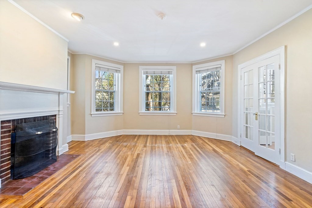 41 Linneaen St, North Cambridge