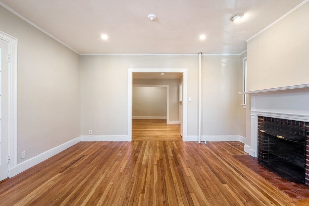 41 Linneaen St, North Cambridge