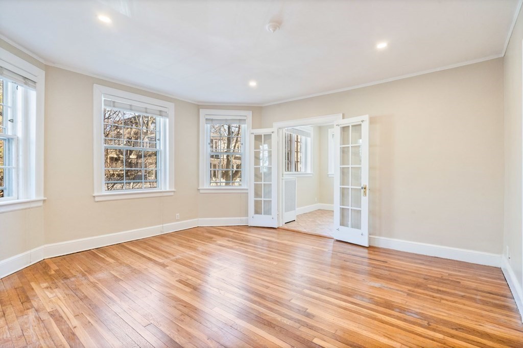 41 Linneaen St, North Cambridge