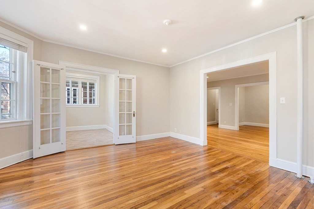 41 Linneaen St, North Cambridge