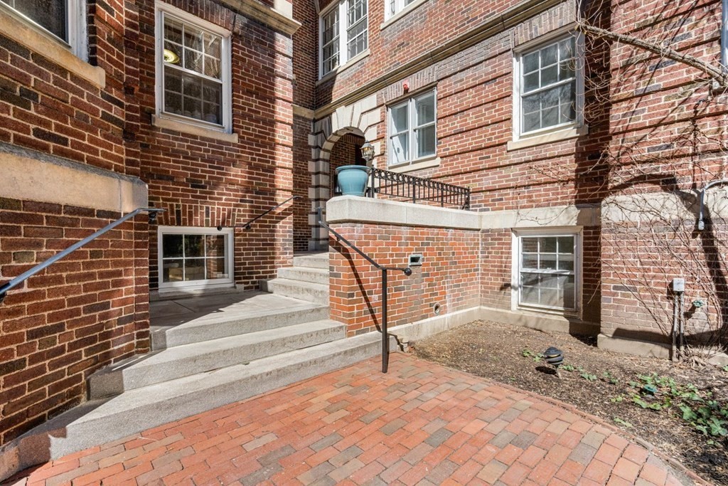 41 Linneaen St, North Cambridge