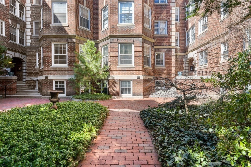 41 Linneaen St, North Cambridge