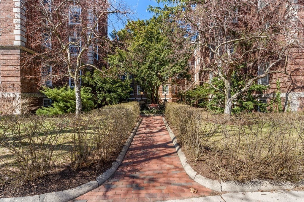 41 Linneaen St, North Cambridge