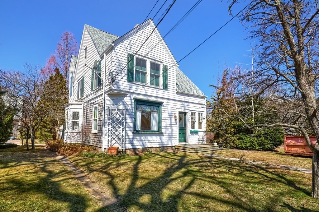 59 King St, Falmouth, MA 02540