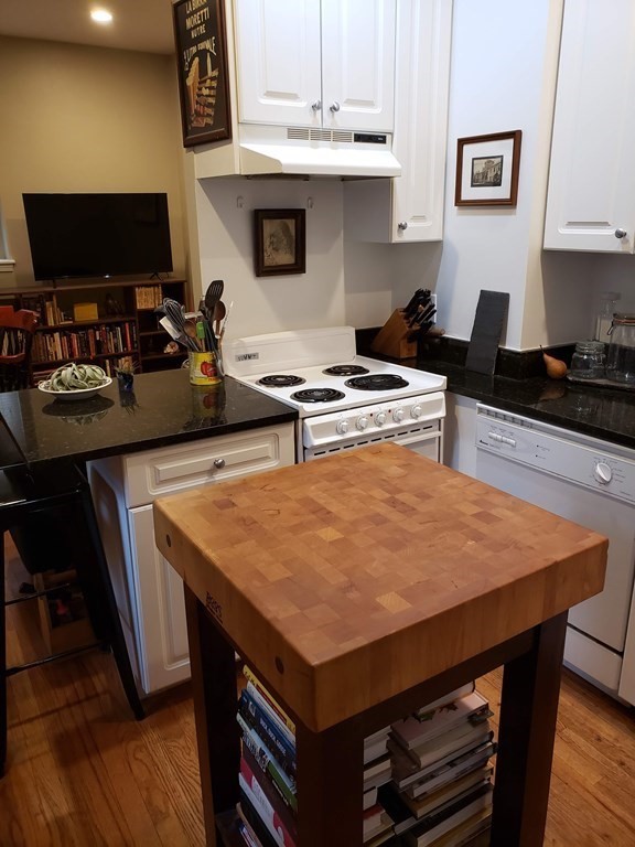 103 Charles St, Beacon Hill