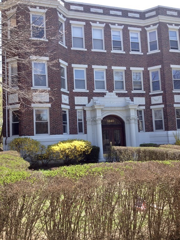 1840 Commonwealth Ave, Brighton