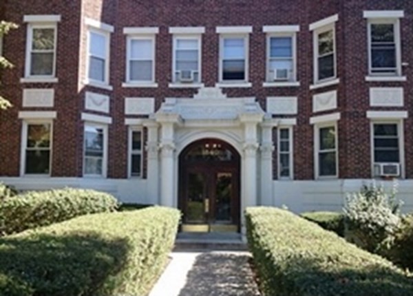 1840 Commonwealth Ave, Brighton