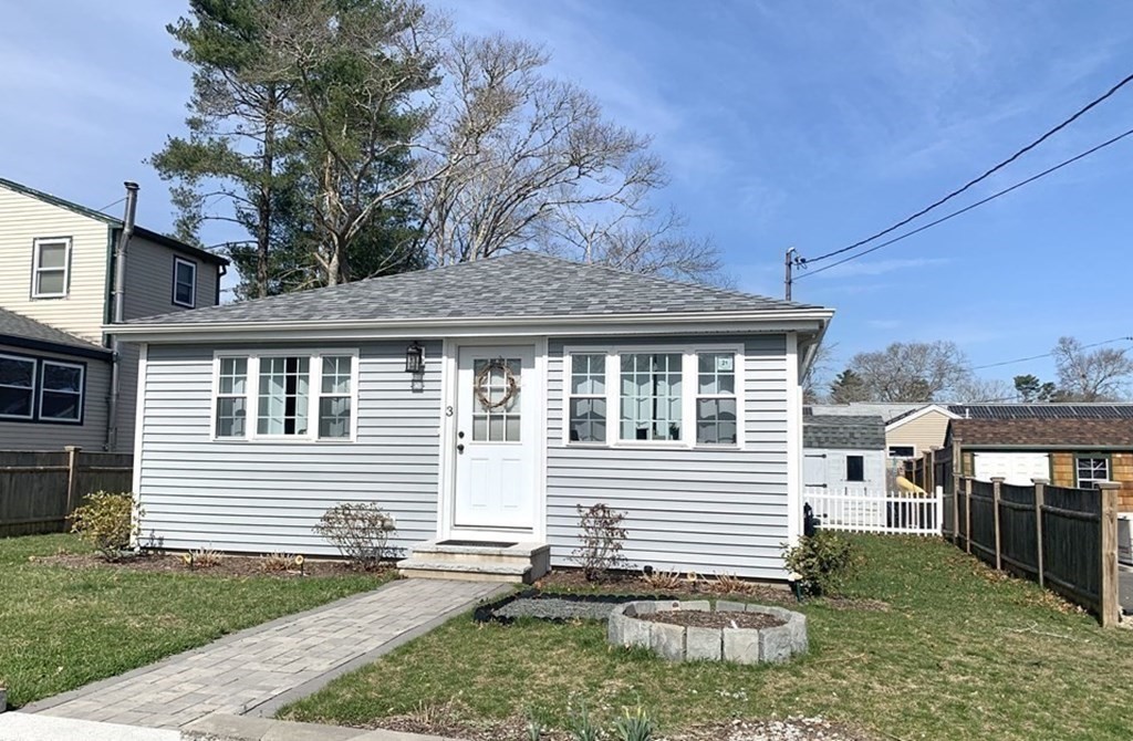 Due to the buyers circumstances this home is back on the market! WELCOME TO PARKWOOD BEACH! Don't miss your opportunity to own a year round home, that was beautifully renovated in 2018, perfectly located in this sought after beach community.  This charming home features a bright, open floor plan, 2 ample sized bedrooms and 1 bathroom.  The updated kitchen is tastefully appointed with a farmers sink, butcher block countertop, stainless steel appliances and gas stove.  The backyard is fenced for privacy, includes a storage shed and outdoor shower. After swimming, fishing, hiking or kayaking, you'll have spectacular summertime cookouts on the spacious patio. This home is a MUST SEE!