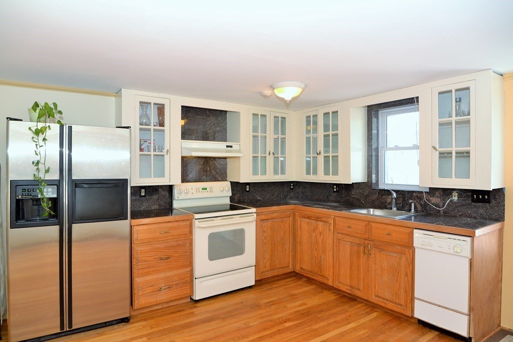 564 Cabot St, Beverly