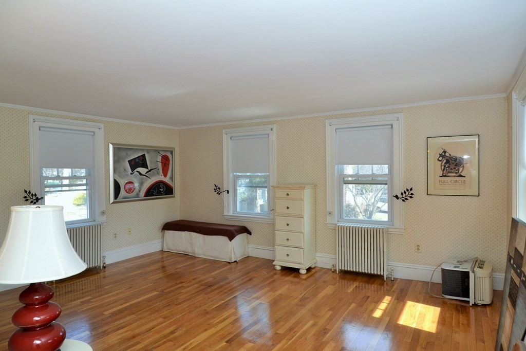 564 Cabot St, Beverly