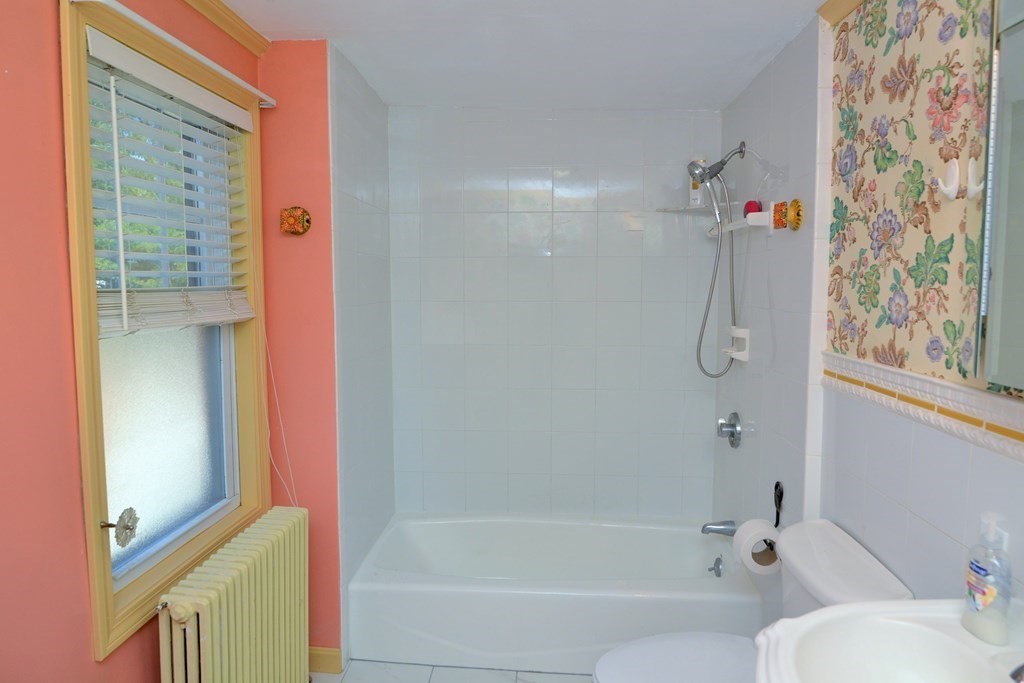 564 Cabot St, Beverly