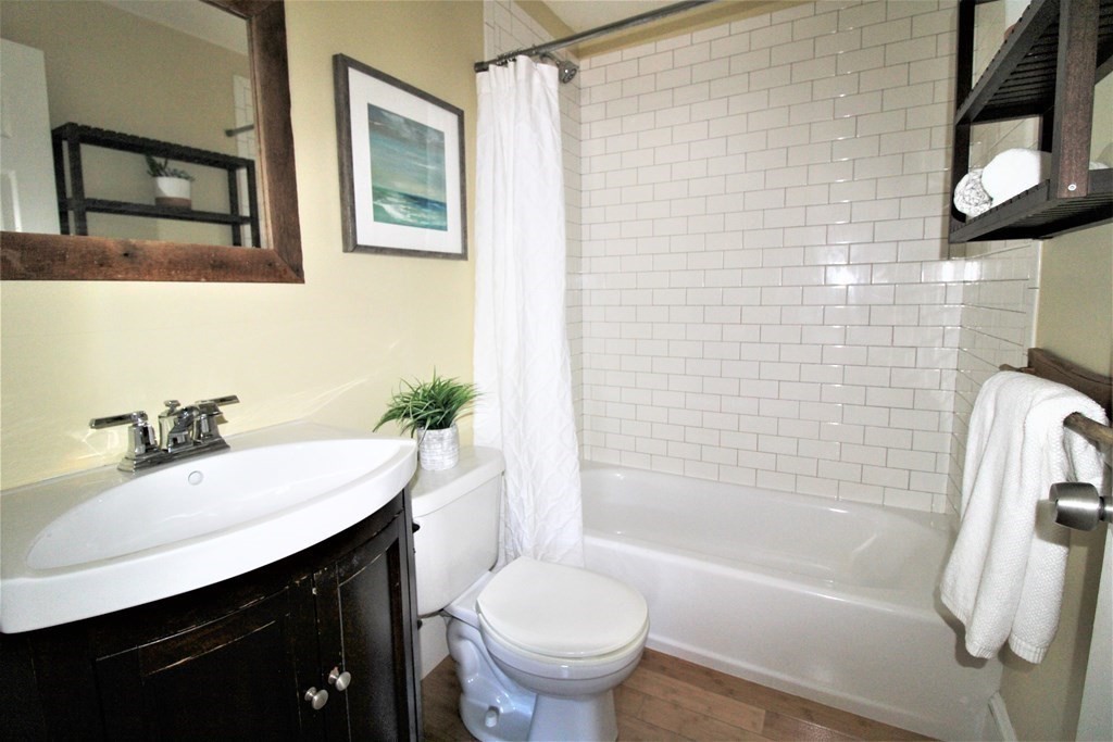 32 Winchester St, Coolidge Corner