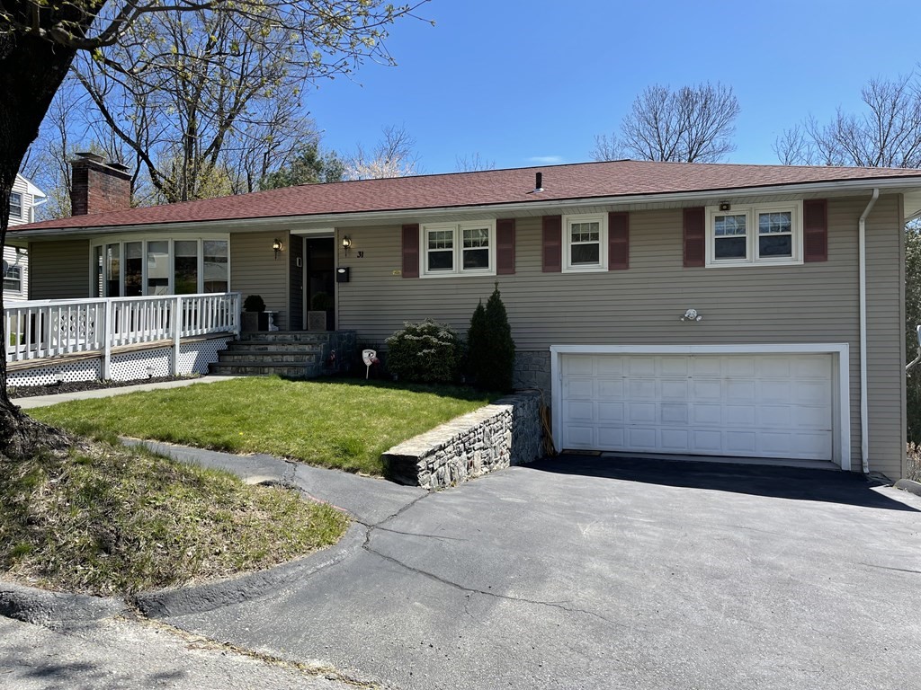 31 Valley Hill Dr, Worcester, MA 01602